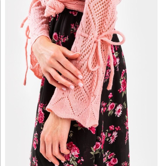 BNWT Franchesca’s Blush Pink Bell Sleeve Knit Top - Picture 3 of 7